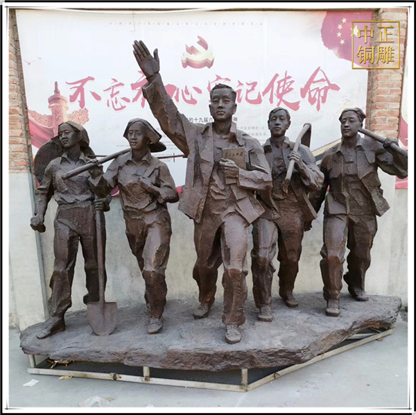 下鄉人物雕塑.jpg