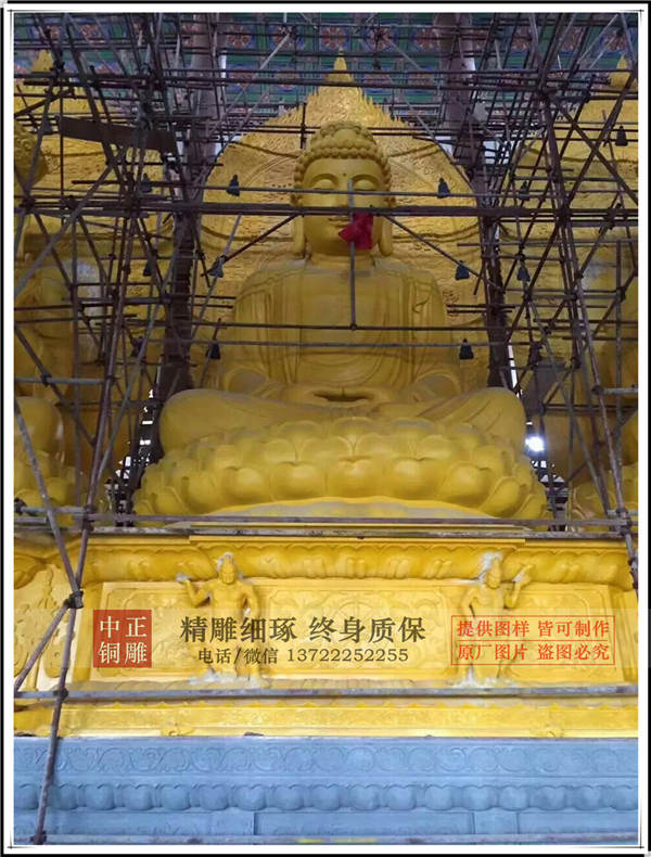 寺院大型貼金佛像.jpg
